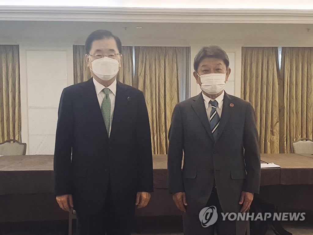鄭義溶氏と茂木氏が初の2者会談 鄭義溶氏と茂木氏が初の2者会談