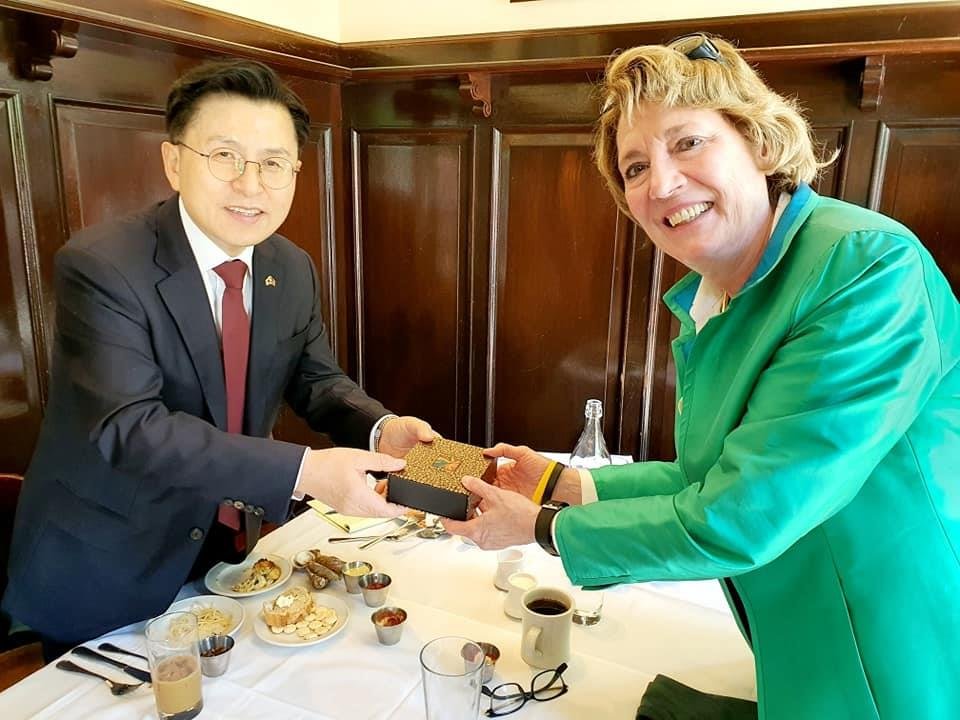 북한자유연합 대표 만난 황교안 전 미래통합당 대표