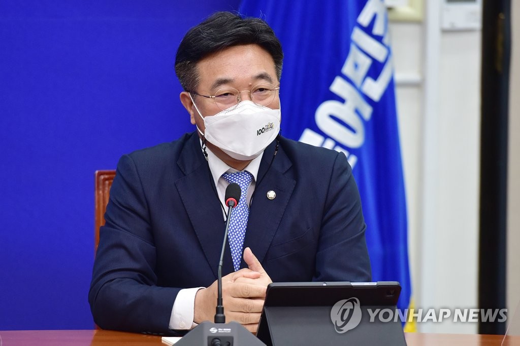발언하는 민주당 윤호중 원내대표