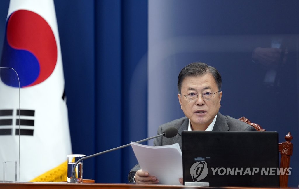 President Moon Jae-in speaks at a meeting with his senior secretaries at Cheong Wa Dae in Seoul on May 17, 2021. (Yonhap)