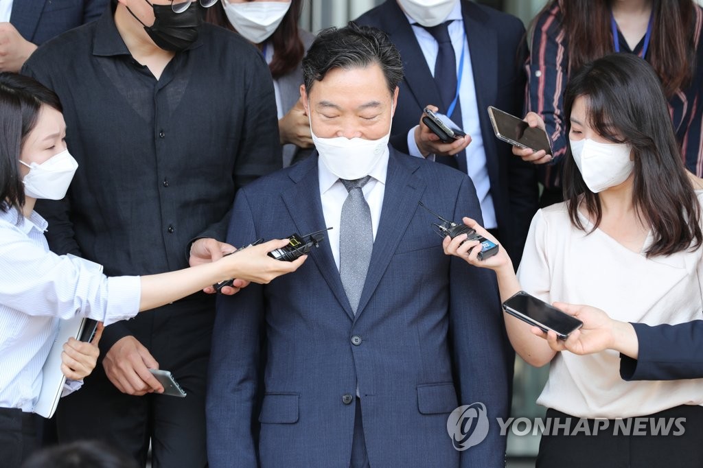 질문받는 김오수 신임 검찰총장