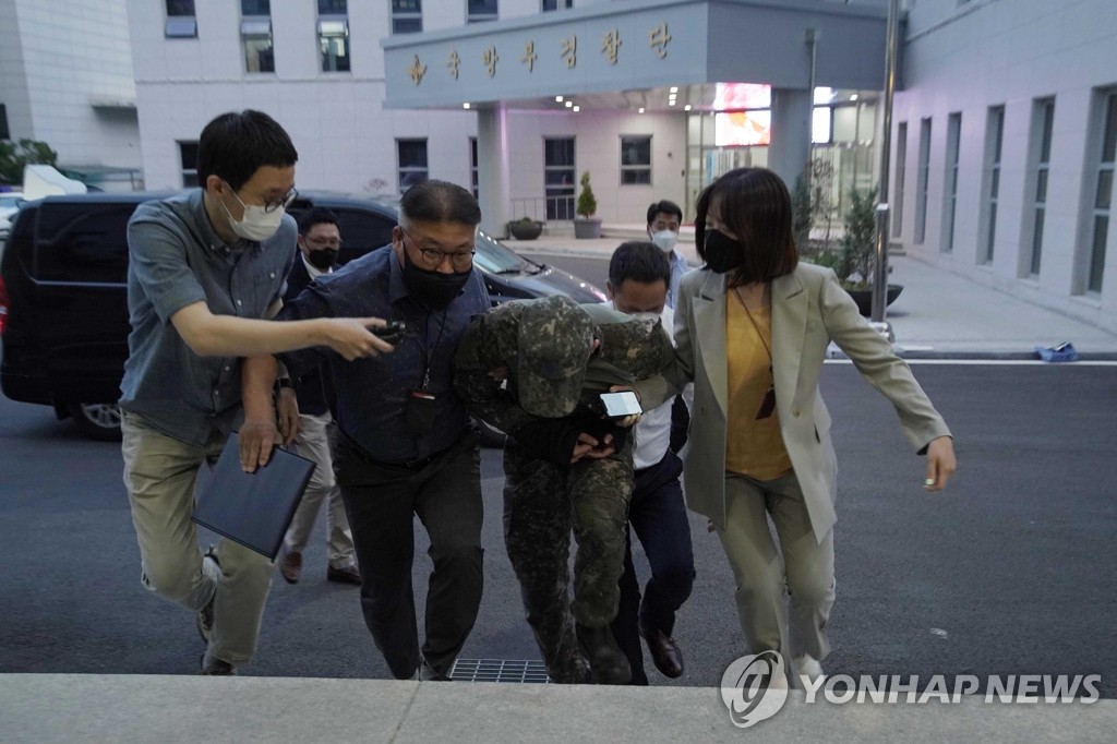 영장실질심사 출석하는 공군 여부사관 성추행혐의 중사