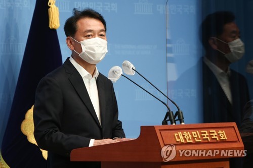 정책 기자회견 하는 민주당 이광재 의원
