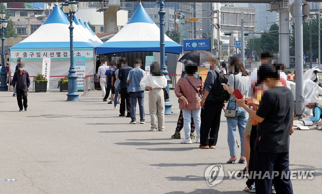 코로나19 신규 확진, 닷새 만에 400명대로 내려와