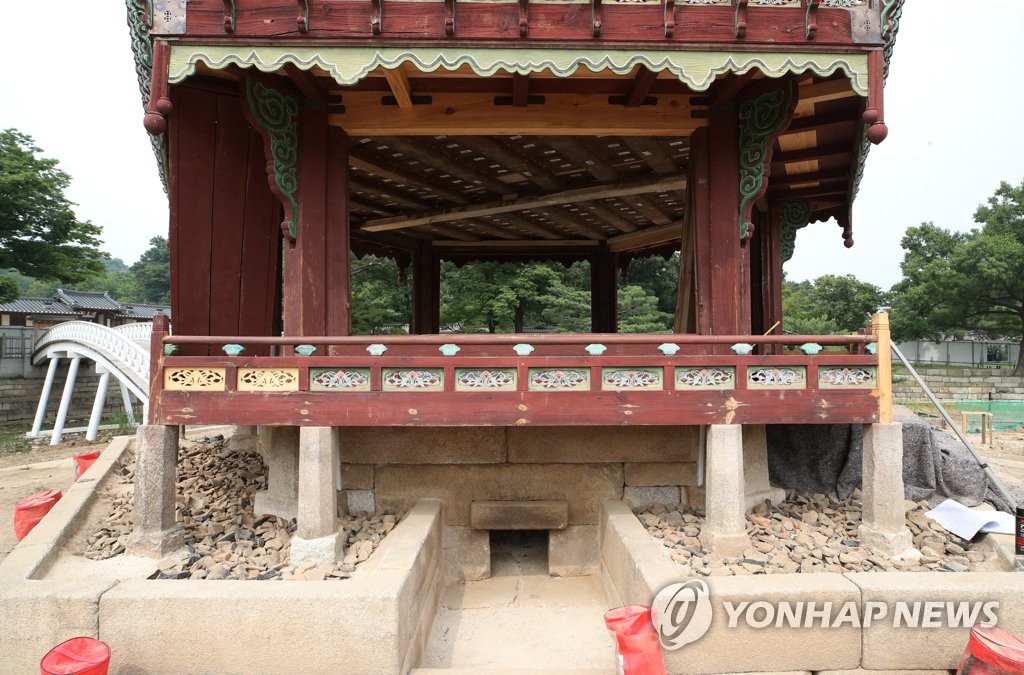온돌시설이 설치된 정자 '경복궁 향원정'