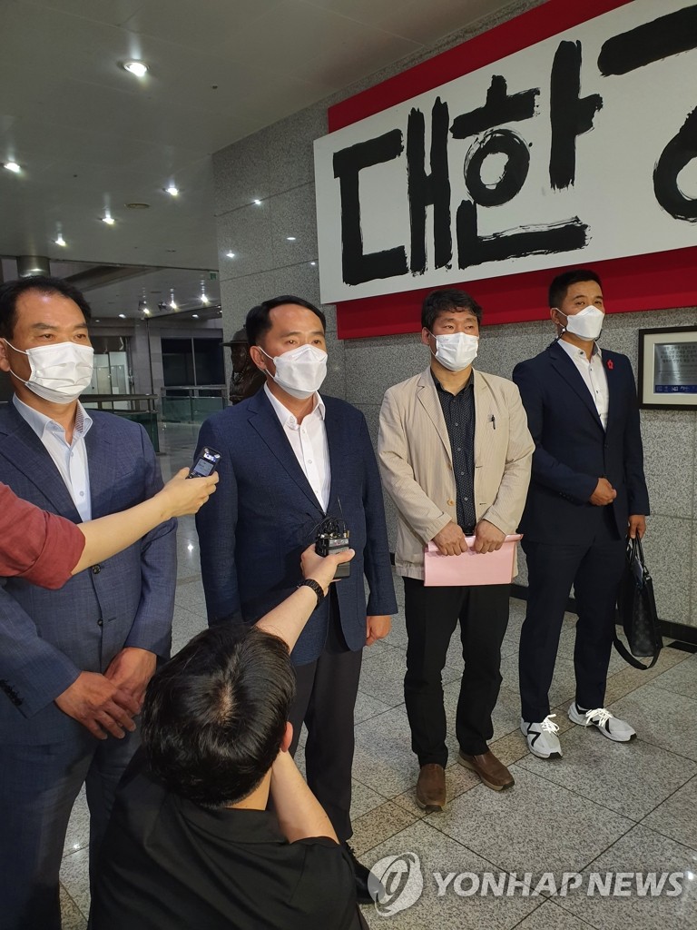 국방부 장관 면담 마친 최원일 전 함장
