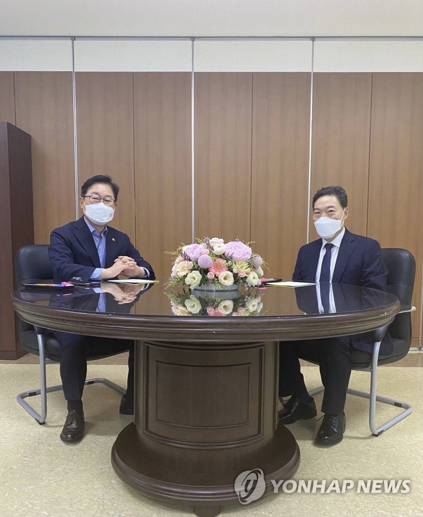 박범계-김오수 휴일 회동…檢중간간부 인사 협의
