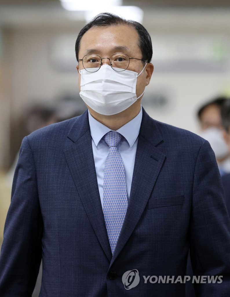 항소심 결심 공판 출석하는 임성근