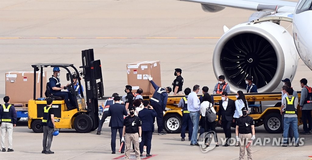 '스와프 협약' 이스라엘 공급 화이자 백신 인천공항 도착