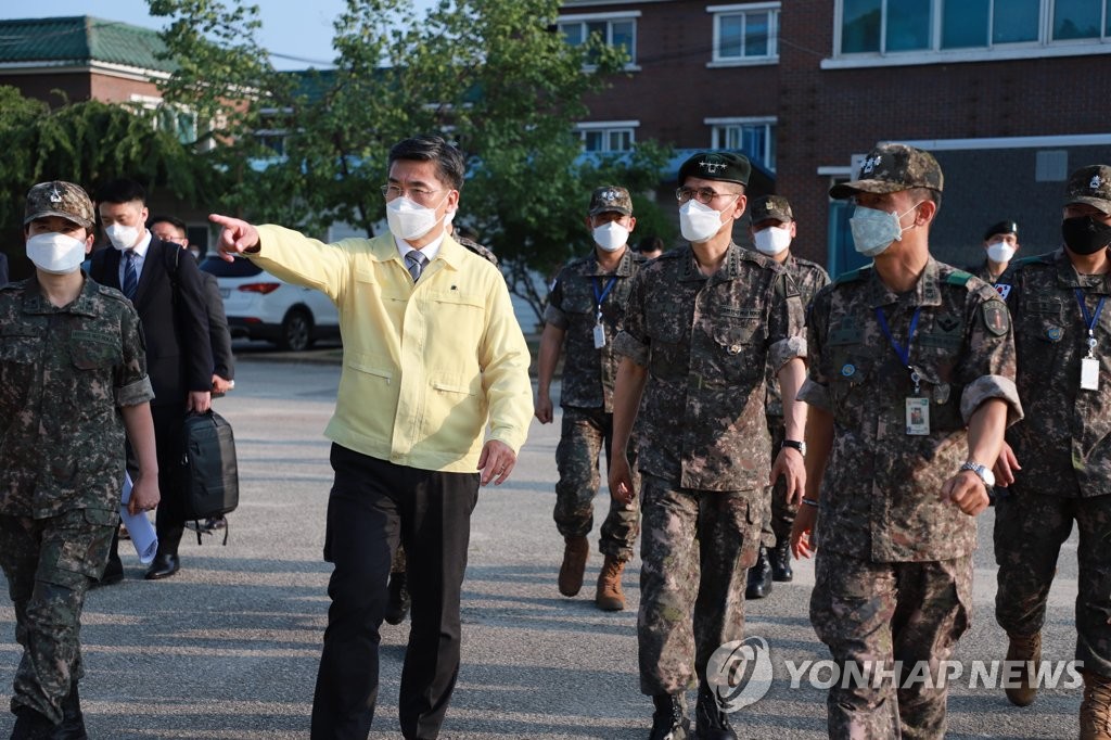 서욱 국방부 장관, 육군훈련소 방역태세 현장지도