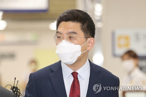 1심 선고 공판 출석하는 채널A 전직 기자