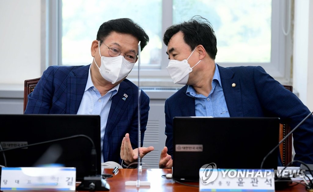 (왼쪽부터) 송영길 대표와 윤관석 사무총장