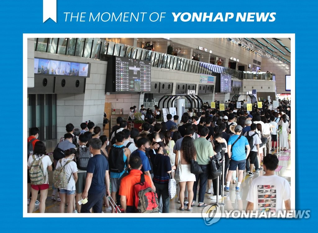 [모멘트] 여행객들로 붐비는 김포공항