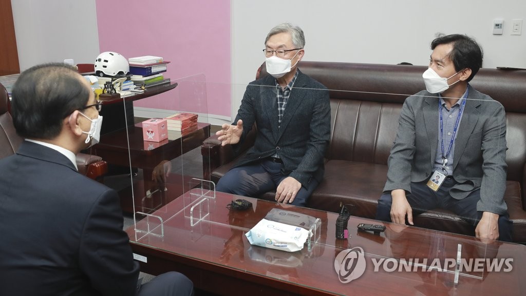 국민의힘 태영호 의원실 방문한 최재형 전 감사원장