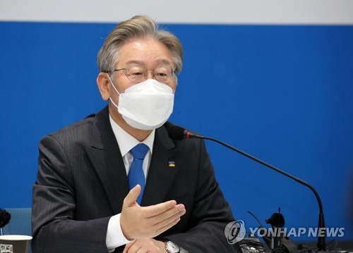 광주에서 기자간담회 갖는 이재명 지사