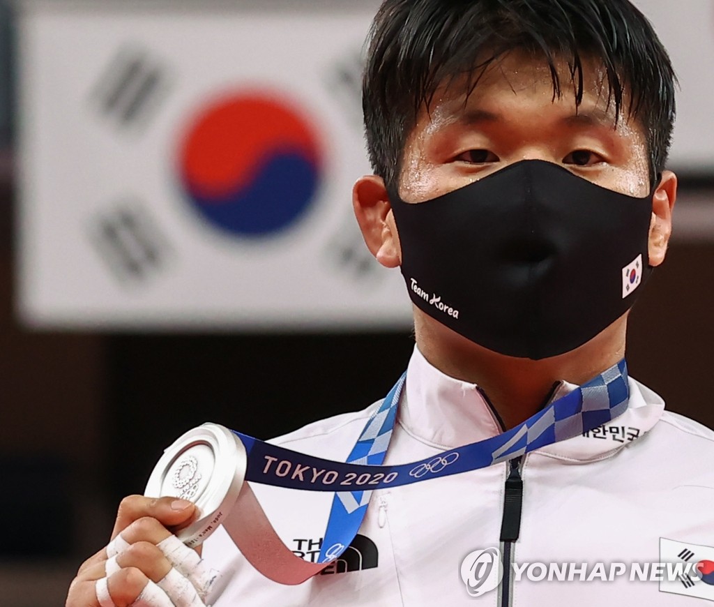 Plata para Cho Gu-ham en yudo Plata para Cho Gu-ham en yudo