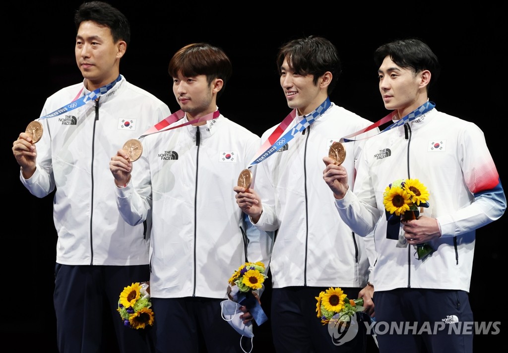 S. Korea wins bronze in men's team epee fencing S. Korea wins bronze in men's team epee fencing