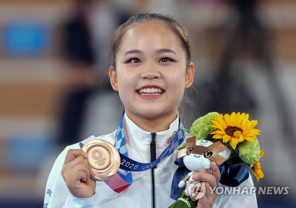Première médaille en gymnastique féminine Première médaille en gymnastique féminine
