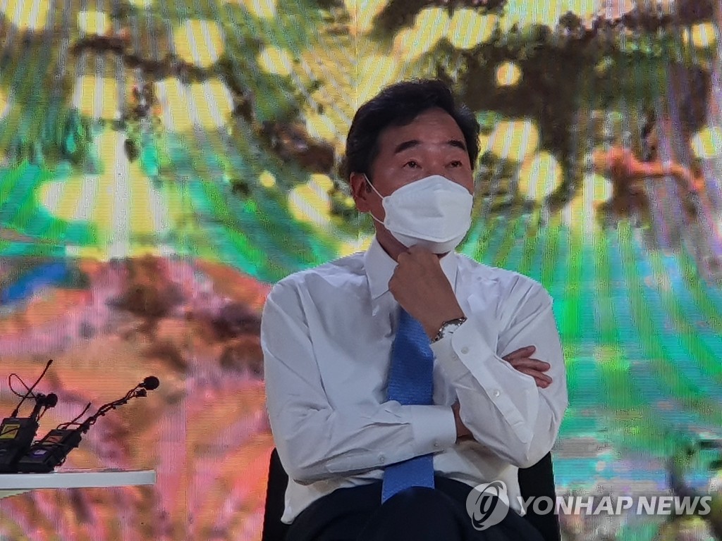 청취하는 이낙연