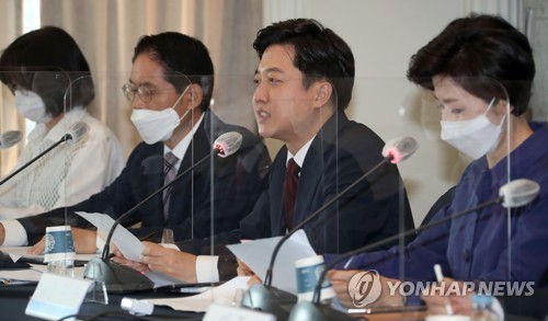 관훈토론회에서 발언하는 국민의힘 이준석 대표