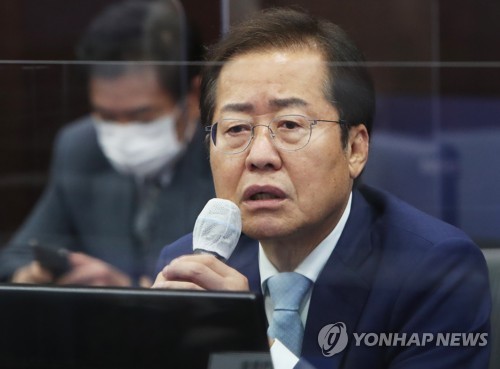 인사말하는 홍준표 의원