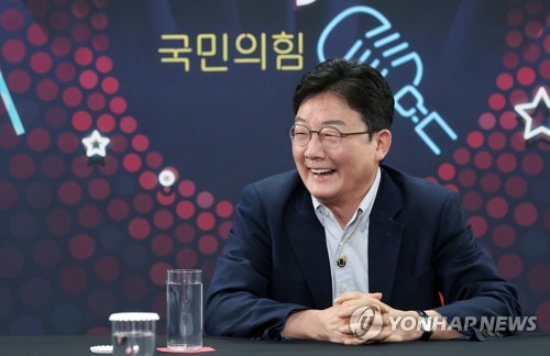 유튜브 라이브 방송 출연한 국민의힘 유승민