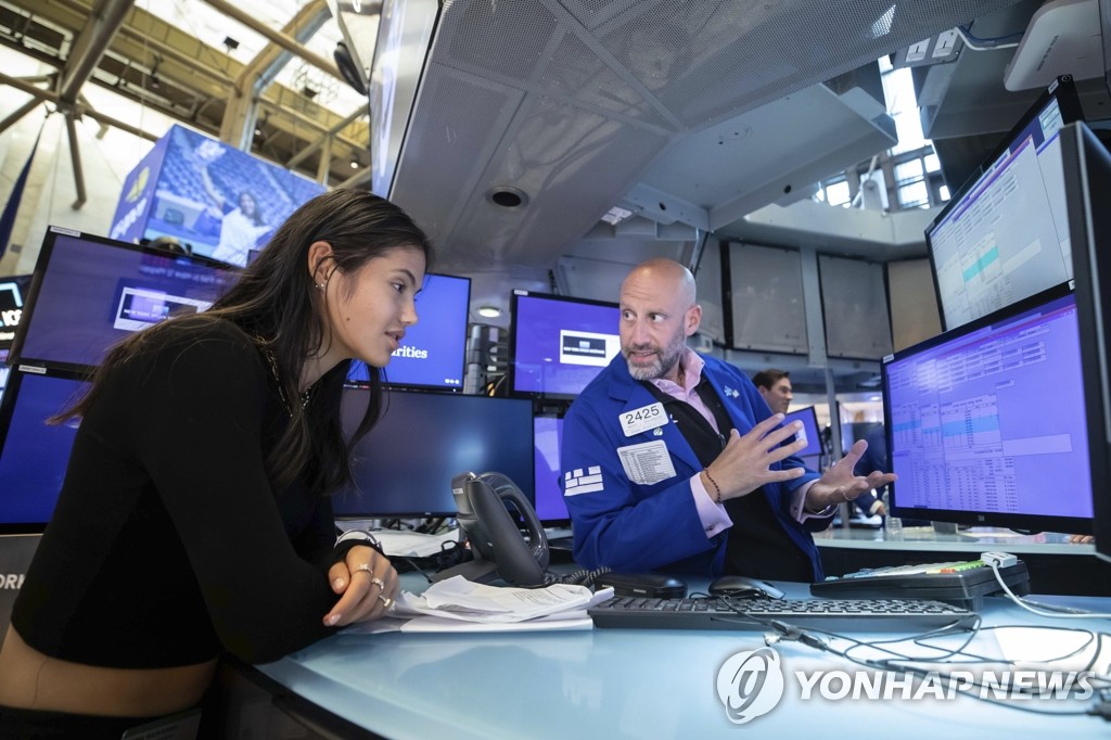 뉴욕증권거래소 방문한 US오픈 테니스 여자단식 챔프 라두카누