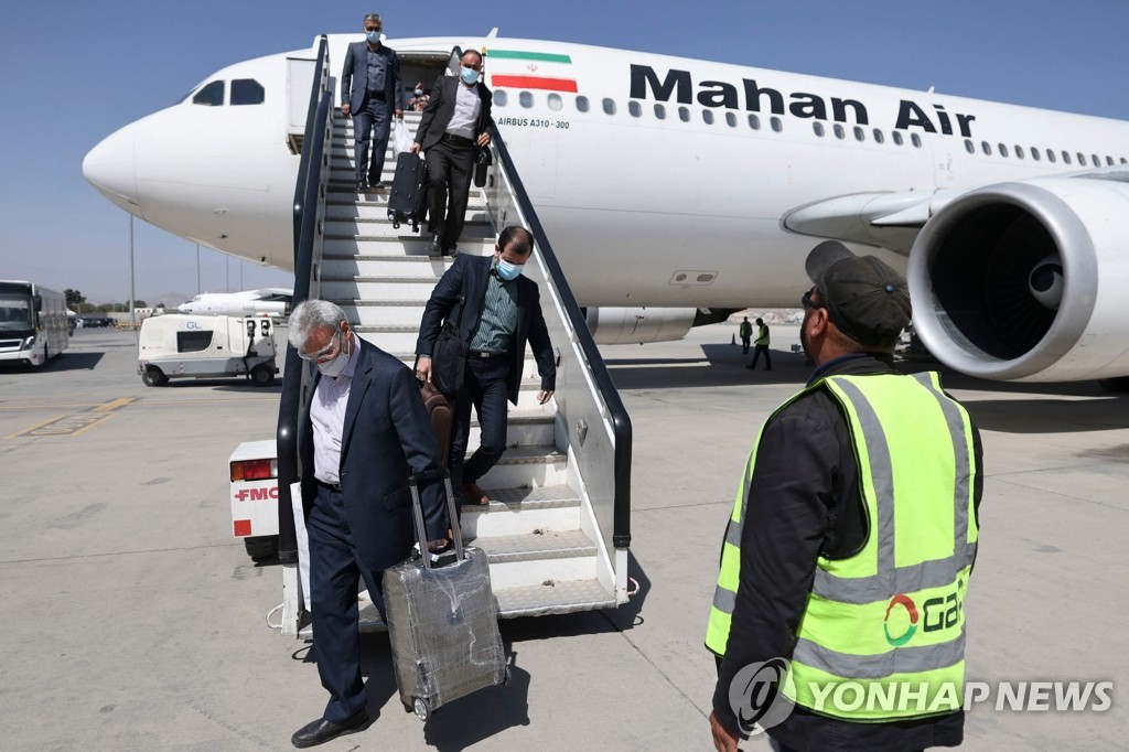 탈레반 장악 아프간행 국제선 운항 재개한 이란 여객기