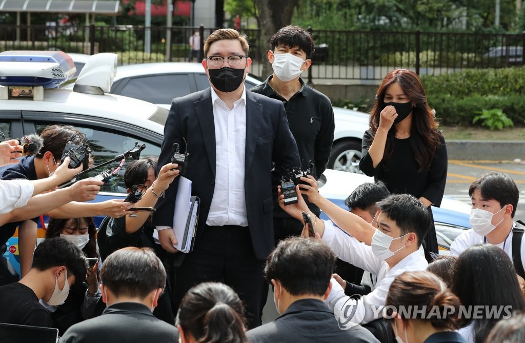 자영업비대위, 국회 앞 합동분향소 설치 무산 기자회견