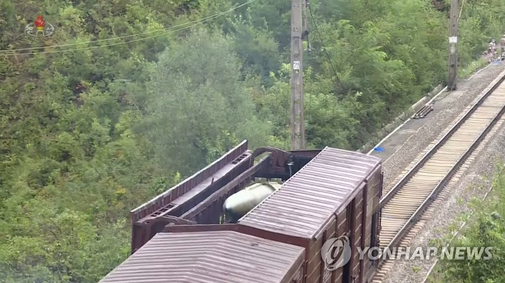 북한, 어제 열차서 탄도미사일 발사…"동해상 800㎞ 목표 타격"