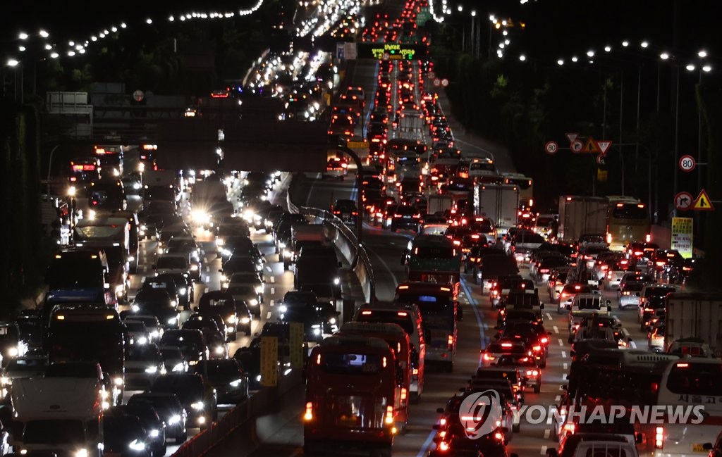 Traffic ahead of Chuseok holiday Traffic ahead of Chuseok holiday