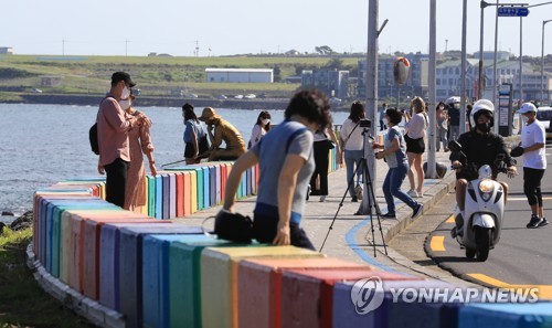 추석 연휴 붐비는 제주 관광지