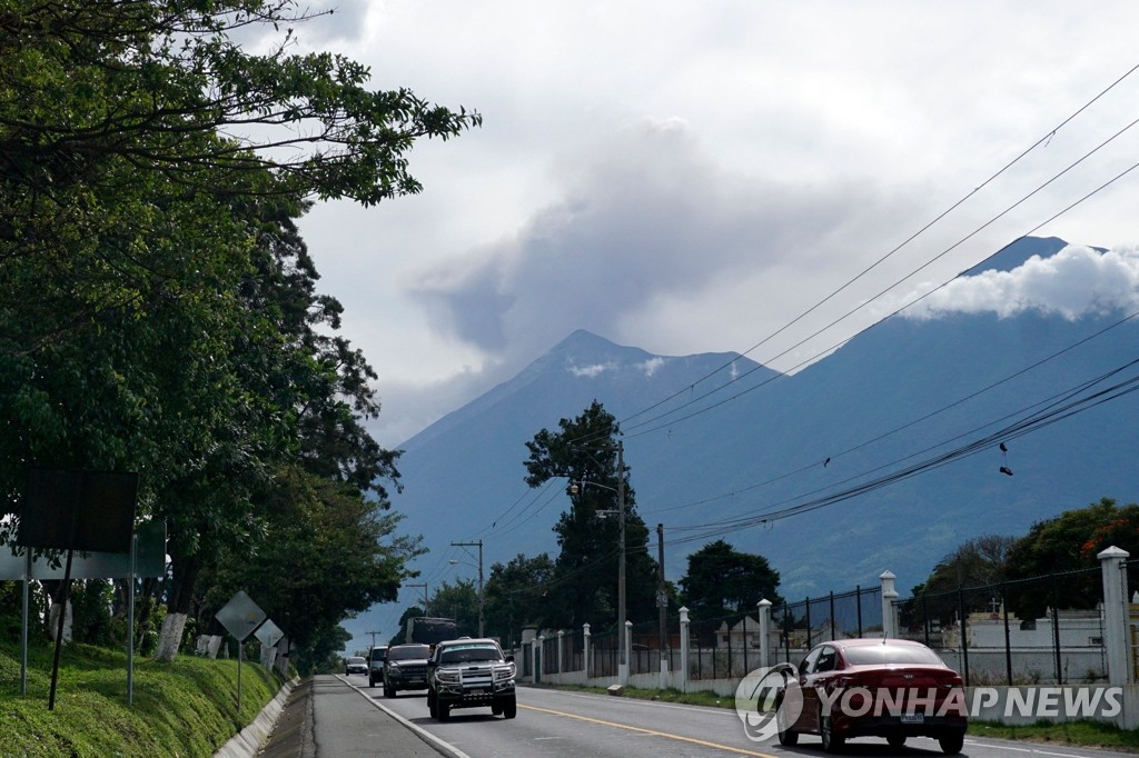 분화 시작한 중미 과테말라 푸에고 화산