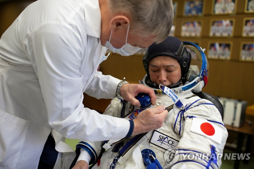 러시아 민간인 우주관광 참여하는 일본 갑부 마에자와