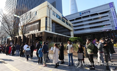당국 "국내서 총 138명이 코로나19 재감염된 것으로 추정"