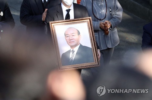 전두환 삼우제 동화사서 열려