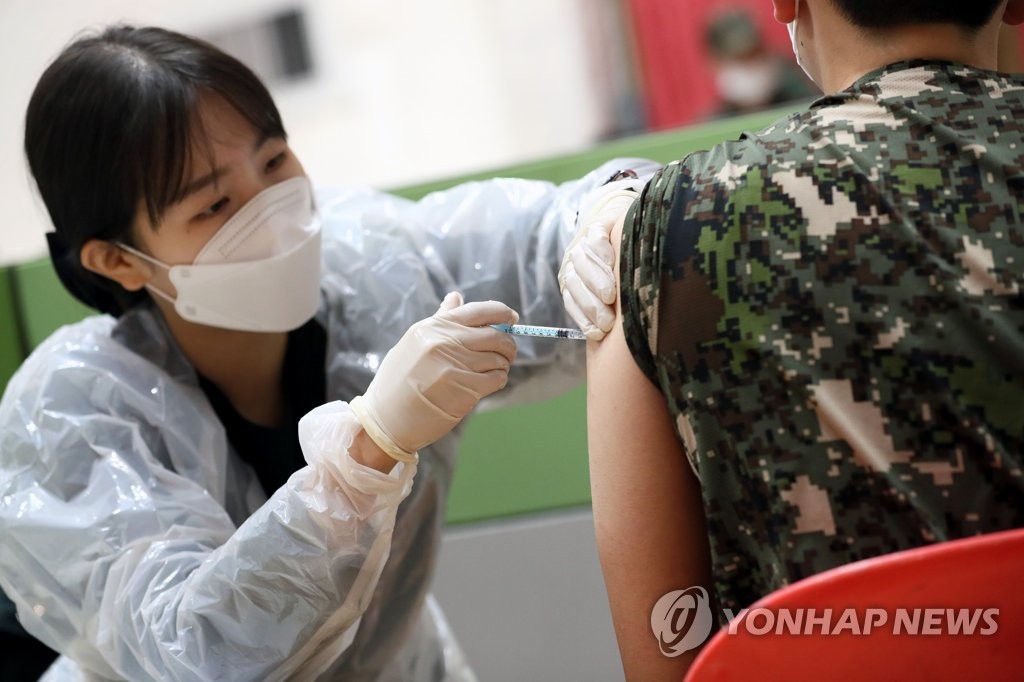 This file photo, provided by the defense ministry on Dec. 13, 2021, shows a service member getting a COVID-19 vaccine shot at a military base in Yongin, 49 kilometers south of Seoul. (PHOTO NOT FOR SALE) (Yonhap)