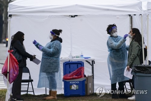 코로나 무증상 확진자 격리 단축에 찬반 논란 빚는 미국