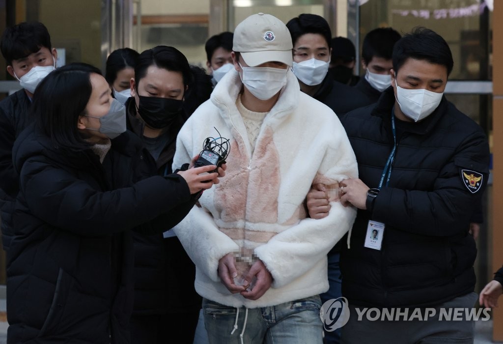 '분양합숙소 추락' 남성 동거인 4명 검찰 송치