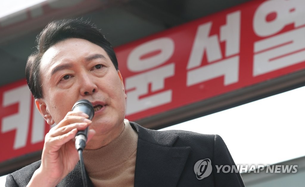 Yoon Suk-yeol, the presidential candidate of the main opposition People Power Party (PPP), speaks during his campaign rally in Busan on March 4, 2022. (Pool photo) (Yonhap)