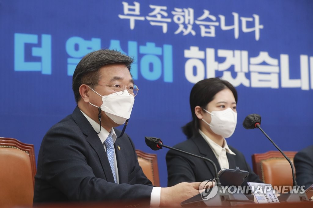 인사말하는 윤호중 공동비상대책위원장
