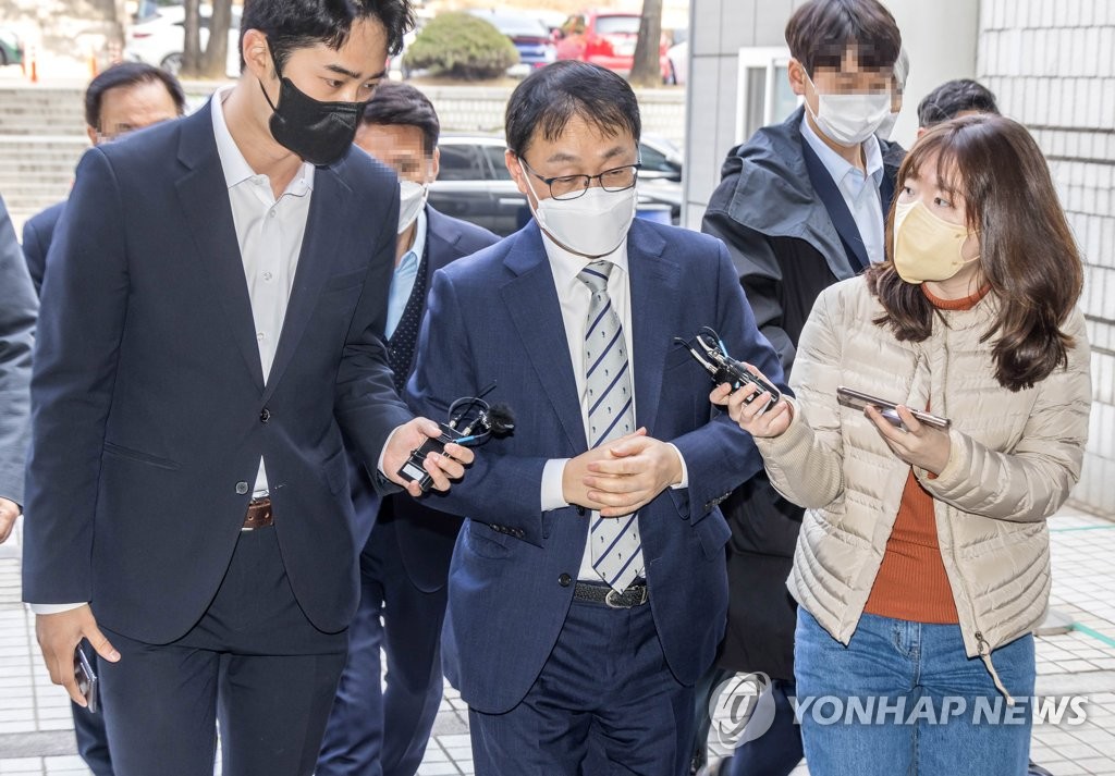 '쪼개기 후원' KT 구현모 대표, 법정으로