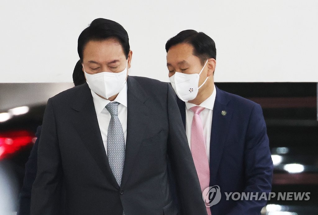 출근하는 윤석열 대통령