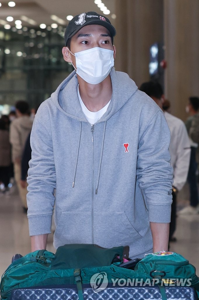 High jumper Woo Sang-hyeok returns home High jumper Woo Sang-hyeok returns home