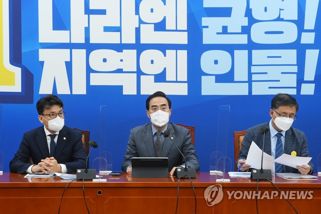 발언하는 박홍근 원내대표