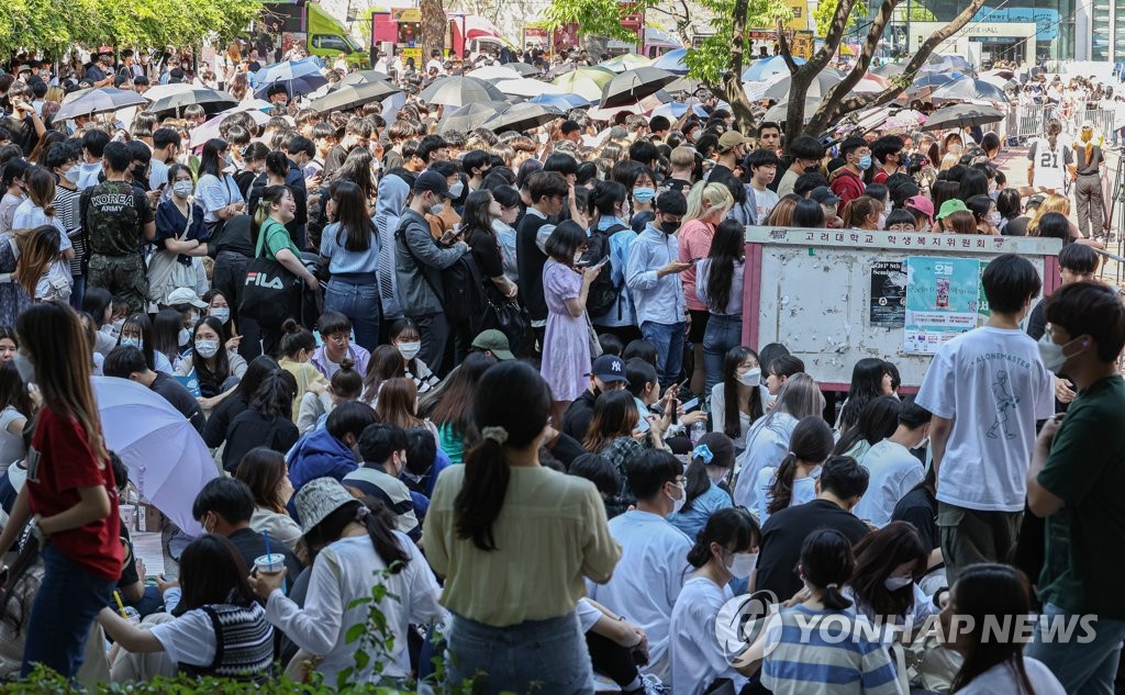 3년 만의 대학 축제, '북적북적'