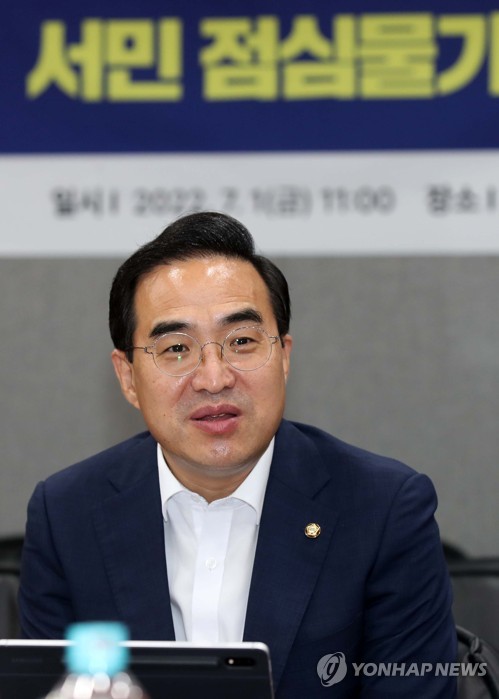 발언하는 박홍근