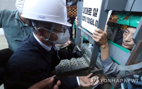 대우조선해양 파업 현장 찾은 이정식 장관