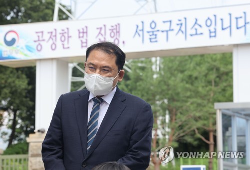 '이준석 성상납 의혹' 김성진 아이카이스트 대표 오전 접견조사 마치고