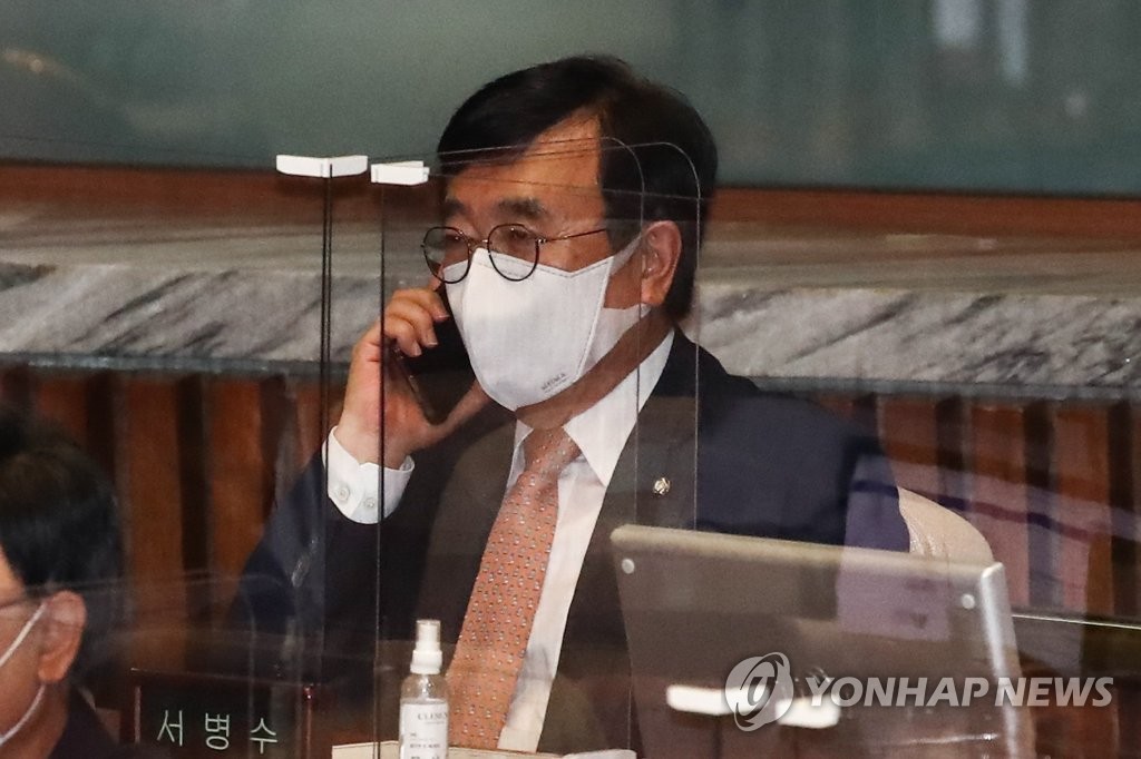 통화하는 서병수 의원